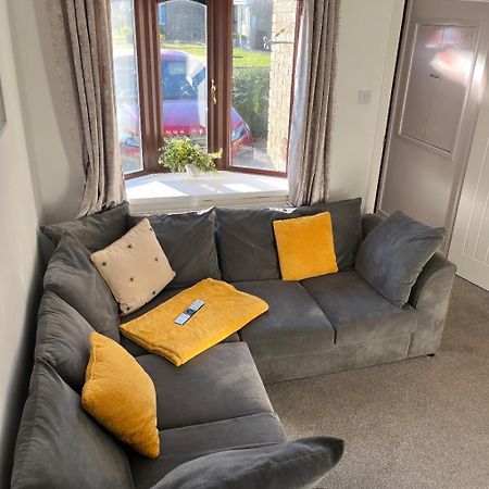 Newly Refurbished Beautiful Location 1 Bedroom Residential House クラムリントン エクステリア 写真