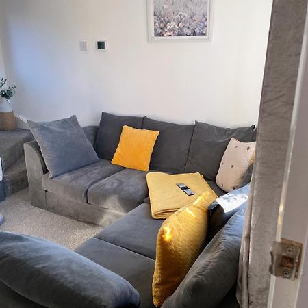 Newly Refurbished Beautiful Location 1 Bedroom Residential House クラムリントン エクステリア 写真