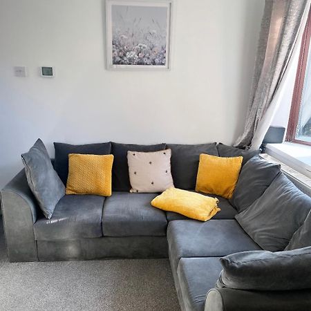Newly Refurbished Beautiful Location 1 Bedroom Residential House クラムリントン エクステリア 写真