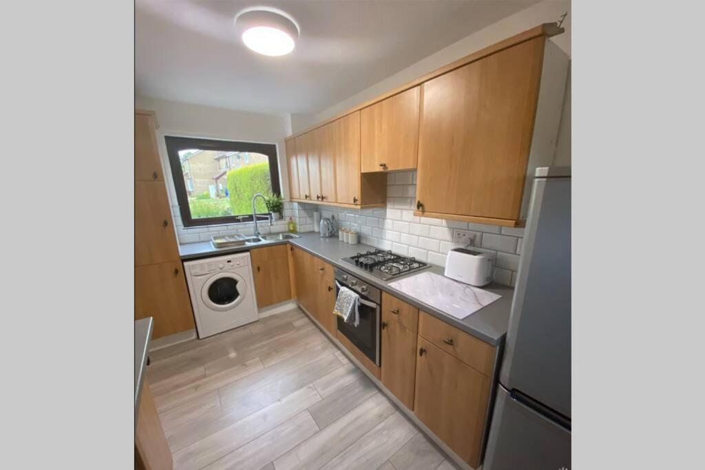 Newly Refurbished Beautiful Location 1 Bedroom Residential House クラムリントン エクステリア 写真