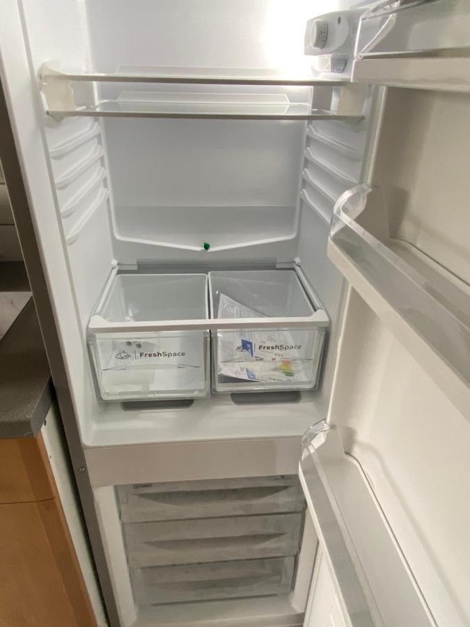 Newly Refurbished Beautiful Location 1 Bedroom Residential House クラムリントン エクステリア 写真