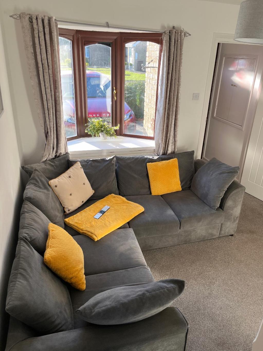 Newly Refurbished Beautiful Location 1 Bedroom Residential House クラムリントン エクステリア 写真