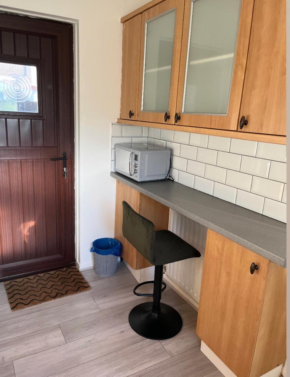 Newly Refurbished Beautiful Location 1 Bedroom Residential House クラムリントン エクステリア 写真